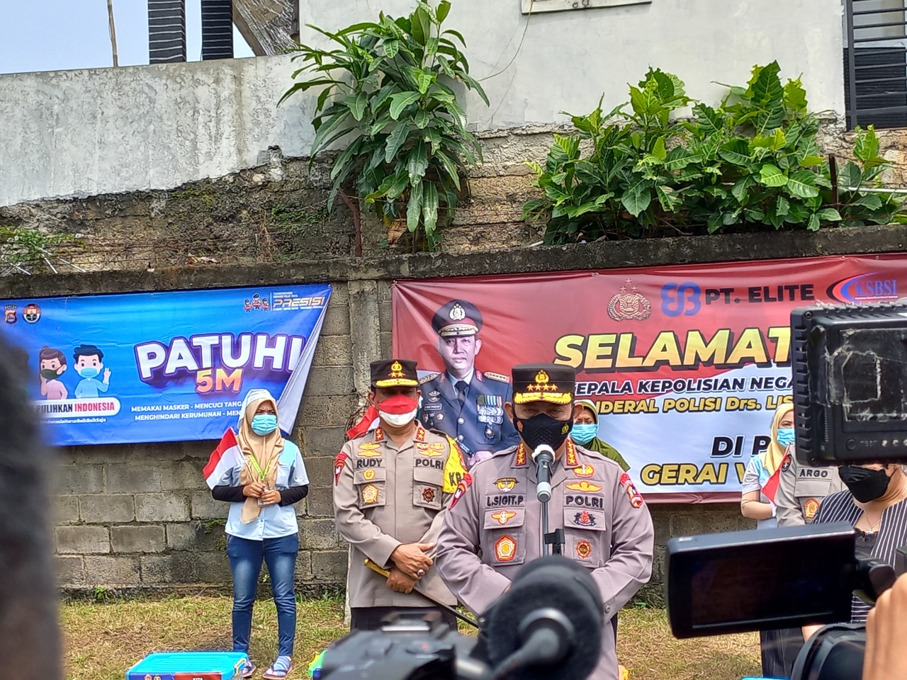 Tinjau Kegiatan Buruh di Banten, Kapolri Akan Perkuat Akselerasi Vaksinasi di Wilayah Aglomerasi 