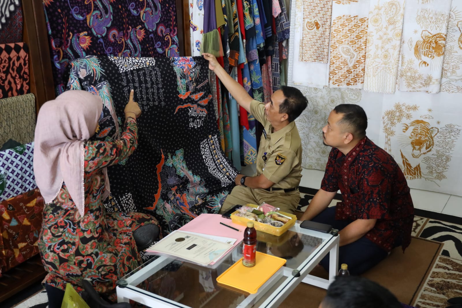 Lakukan Penilaian OVOP, Kementerian Perindustrian Kunjungi Numansa Batik Kelurahan Dermo