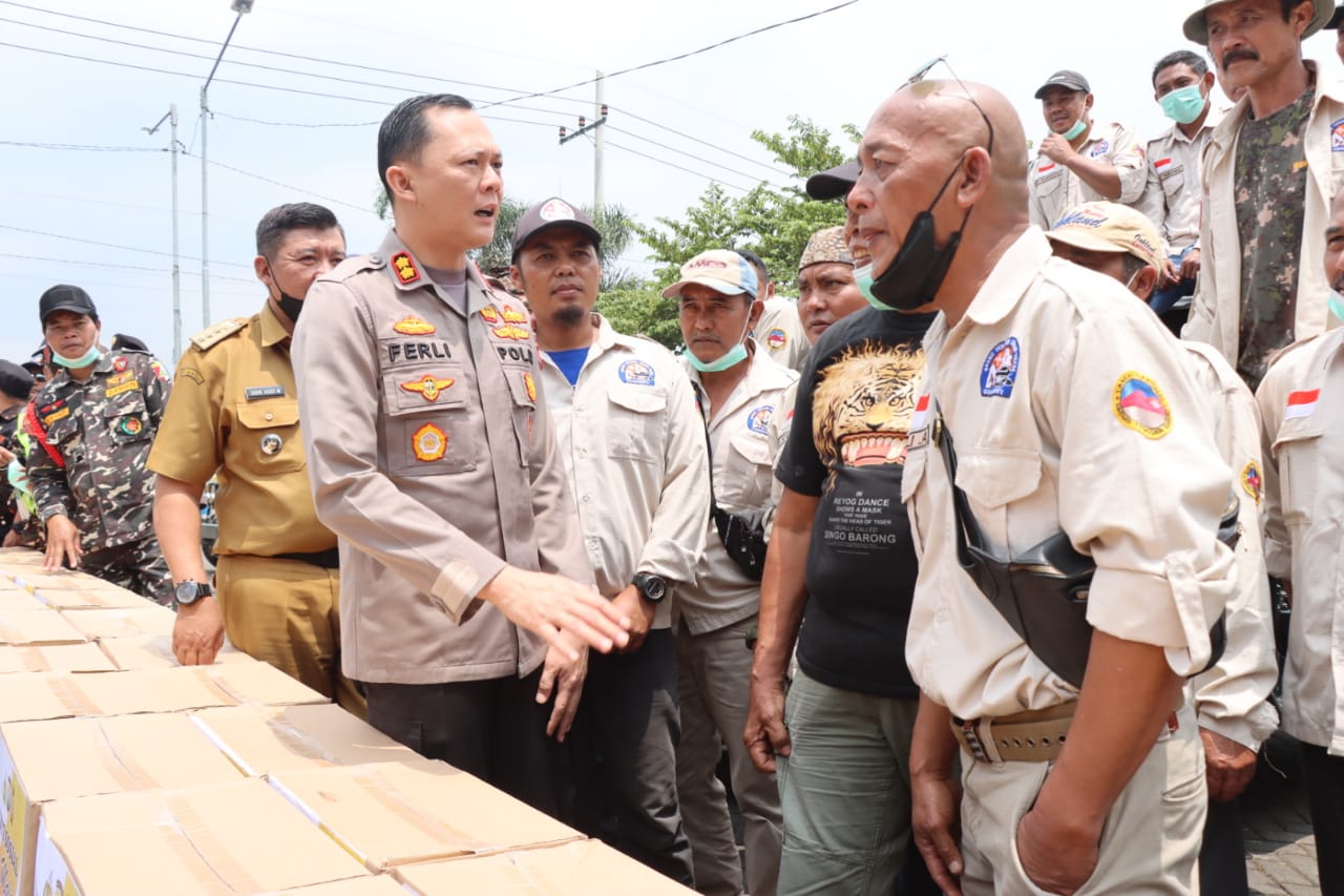 Cegah Laka di Kawasan Wisata Bromo, Kapolres Malang Berikan Edukasi Keselamatan Sopir Jeep TNBTS