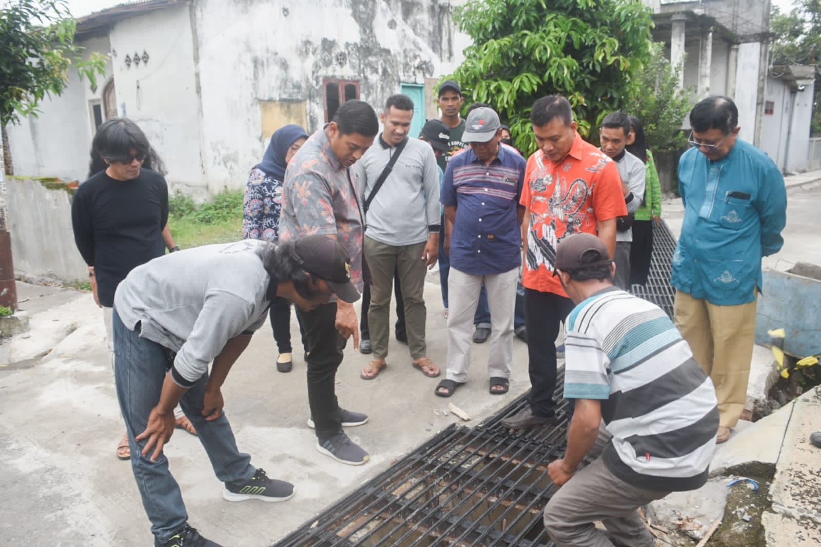Sepanjang 151 Kilometer Saluran Air Dibangun Dengan Prodamas, Wali Kota Kediri Tinjau Salah Satunya di Kelurahan Pojok