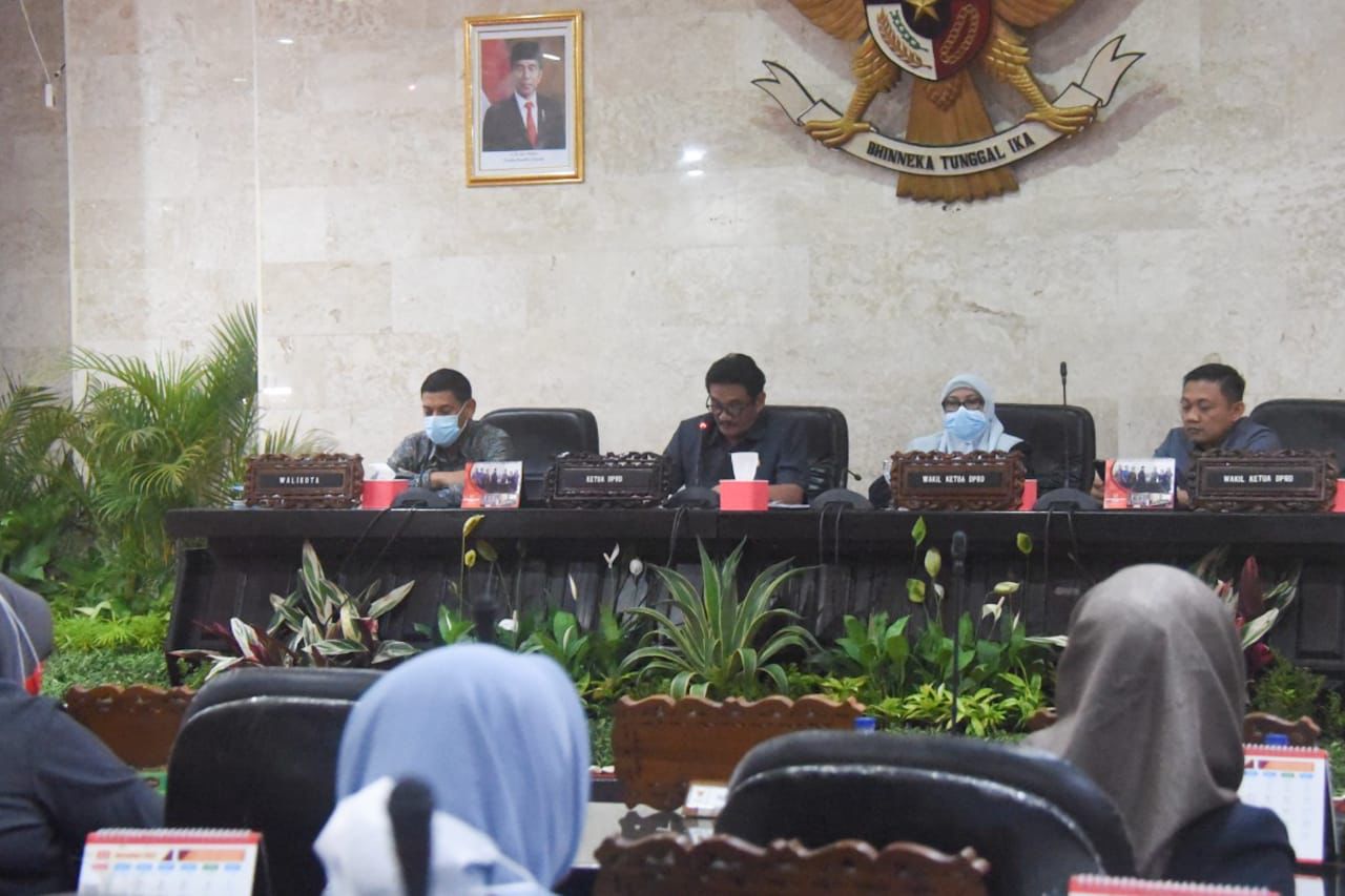 Wali Kota Beri Jawaban Atas Pandangan Umum Delapan Fraksi DRPD Kota Kediri