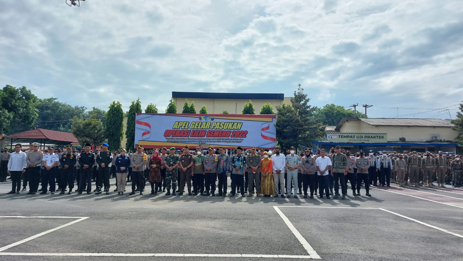 Polres Kediri Bersama Forkopimda Kabupaten Kediri Gelar Apel Gabungan Operasi Lilin Semeru 2022 Jelang Nataru 2023